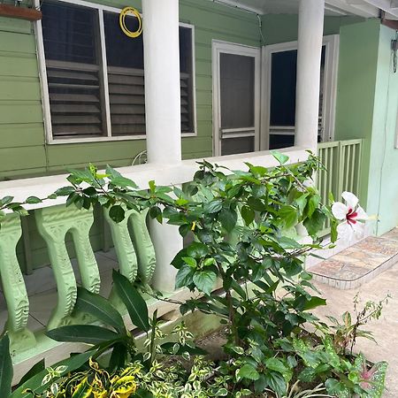 Andre'S Guest House Negril Exterior foto